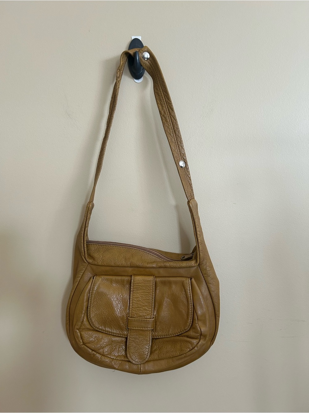 Women's Tan Leather Vintage Shoulder Bag/ Purse.